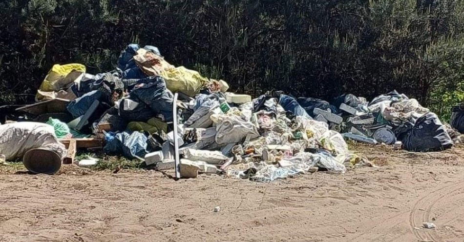 zdjęcie: Dwukrotnie wyrzucił te same odpady budowlane... / fot. KPP w Pabianicach