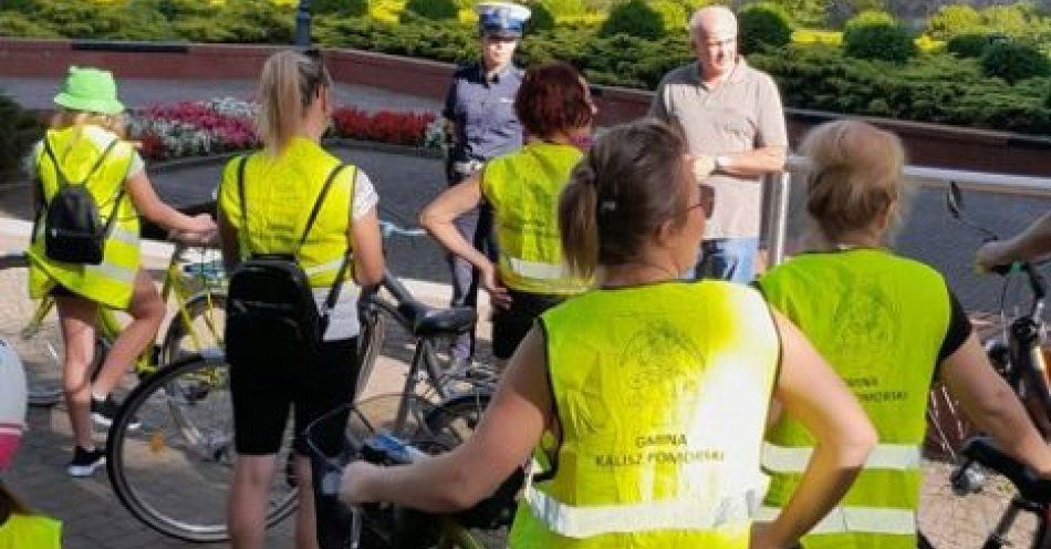 zdjęcie: Policjanci na Rajdzie Rowerowym w Kaliszu Pomorskim / fot. KPP w Drawsku Pomorskim