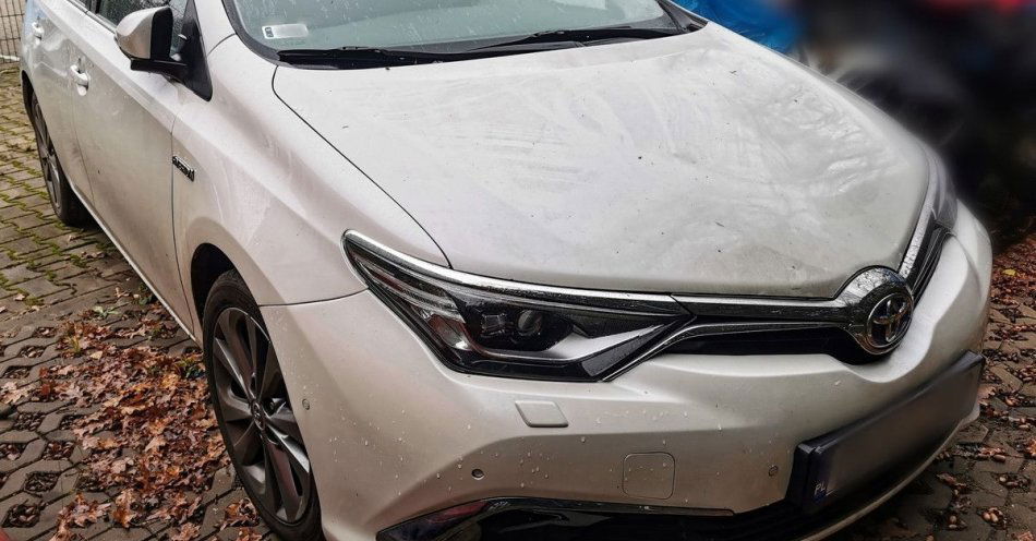 zdjęcie: Policja z Hajnówki odzyskała toyotę skradzioną w Niemczech / fot. KPP Hajnówka