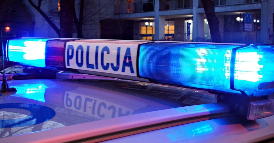 zdjęcie: Policyjna eskorta do szpitala kobiety z zagrożeniem zdrowia / v36370327