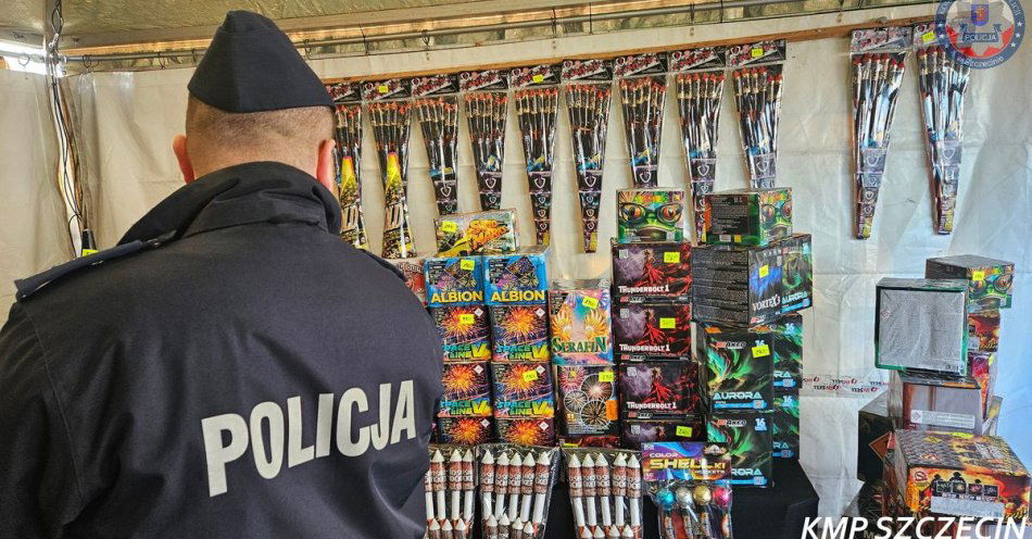 zdjęcie: Kontrole punktów sprzedaży fajerwerków w mieście / fot. KMP w Szczecinie