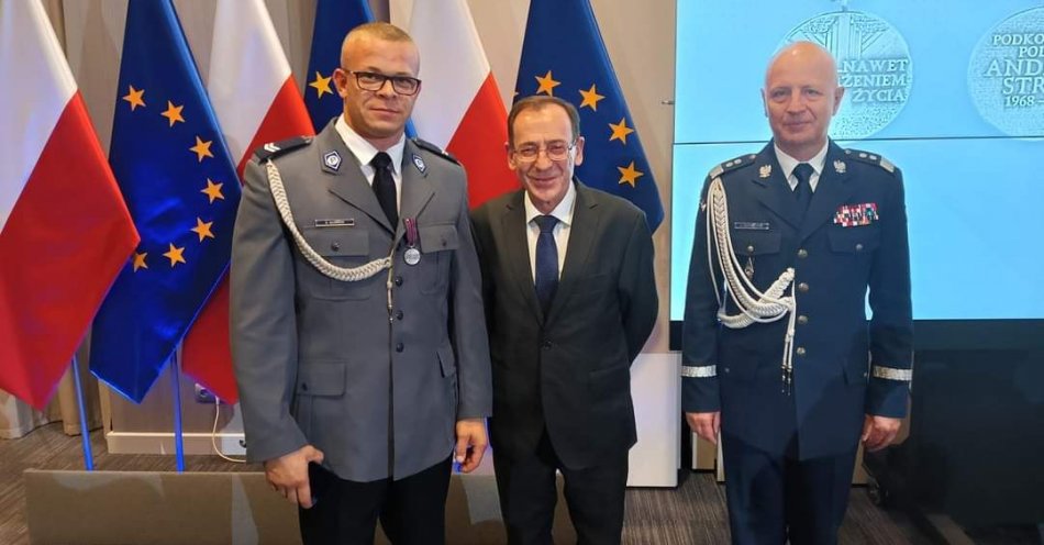 zdjęcie: Medal im. Andrzeja Struja otrzymał starszy sierżant Dawid Głowacki / fot. KPP w Żninie