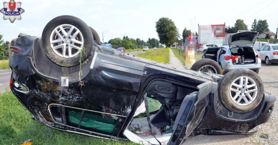 zdjęcie: 75-latek zasnął za kierownicą i wjechał do rowu / fot. KMP Zamość