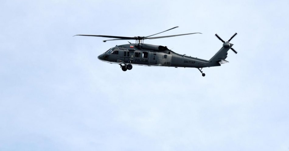 zdjęcie: Incydentem z udziałem policyjnego śmigłowca Black Hawk zajmą się specjalnie wyszkoleni prokuratorzy / fot. PAP