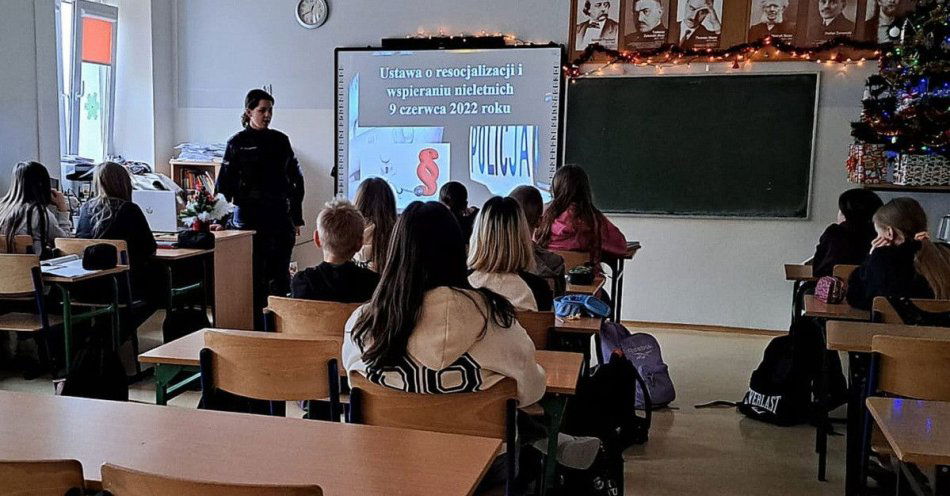 zdjęcie: Odpowiedzialni młodzi uczniowie uczą się bezpieczeństwa / fot. KPP Wysokie Mazowieckie