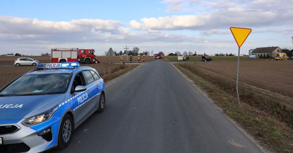 zdjęcie: Autobus szkolny zderzył się z Audi w Woli Skarbkowej / fot. KPP w Radziejowie