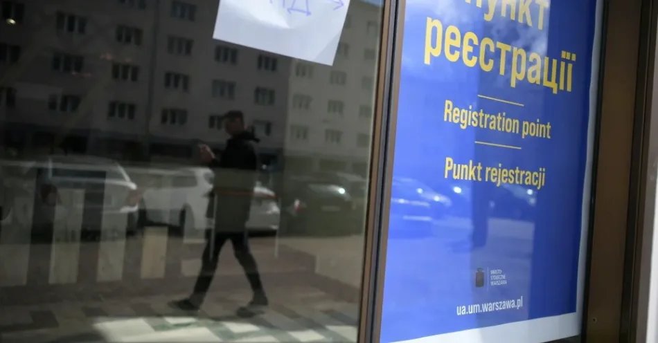zdjęcie: Ponad 950 tys. obywateli Ukrainy korzysta z ochrony tymczasowej w Polsce / Warszawa, 05.04.2022. Nowy punkt nadawania PESELI obywatelom Ukrainy, którzy uciekli przed wojną, otwarto 5 bm. na warszawskiej Woli przy ulicy Młynarskiej 16. W ciągu jednego dnia, punkt może nadać 100 numerów PESEL. (mr) PAP/Marcin Obara