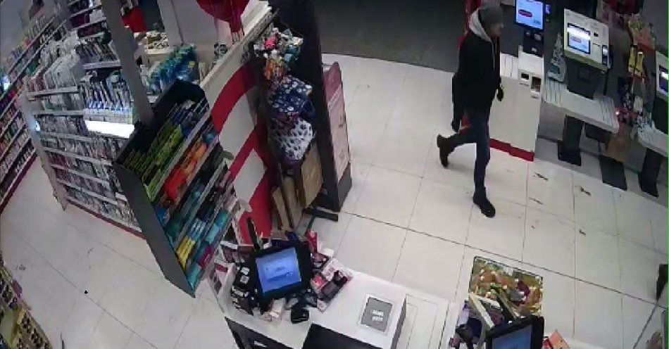 zdjęcie: Szukamy mężczyzn z monitoringu! / fot. KMP w Sopocie
