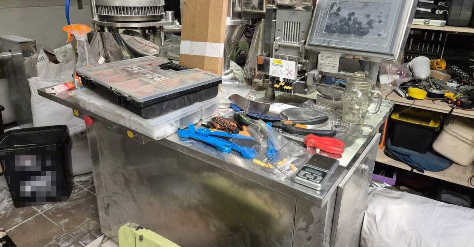 zdjęcie: Bielska grupa rozbita po produkcji i handlu fałszywymi sterydami / fot. KMP w Bielsku-Białej