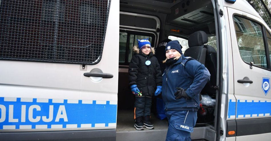 zdjęcie: Policjanci z Szczecinka wspierali 34. Finał WOŚP / fot. KPP w Szczecinku