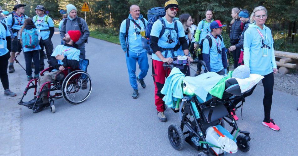 zdjęcie: Szerpowie Nadziei po raz trzeci wyruszyli z podopiecznymi na tatrzańskie szczyty / fot. PAP