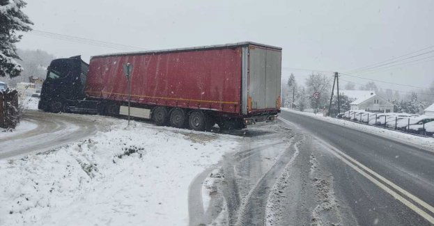 Utrudnienia w Ustjanowej Górnej po wypadku ciężarówki
