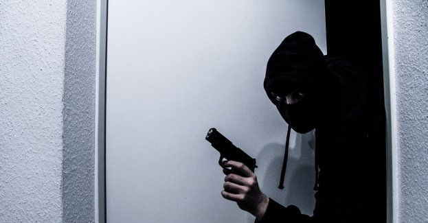 Zarzuty dokonania rozboju dla dwóch mężczyzn w gminie Prażmów