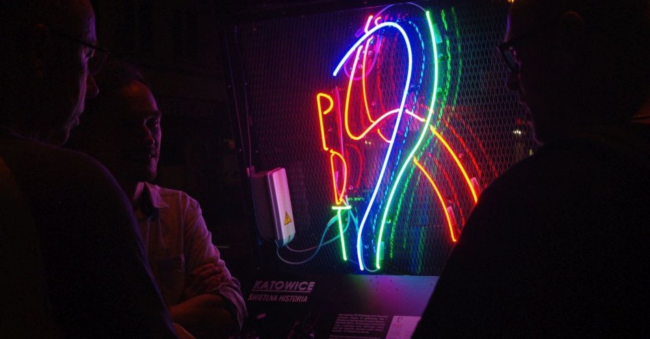 zdjęcie: Nowa strona poświęcona katowickim neonom / fot. nadesłane