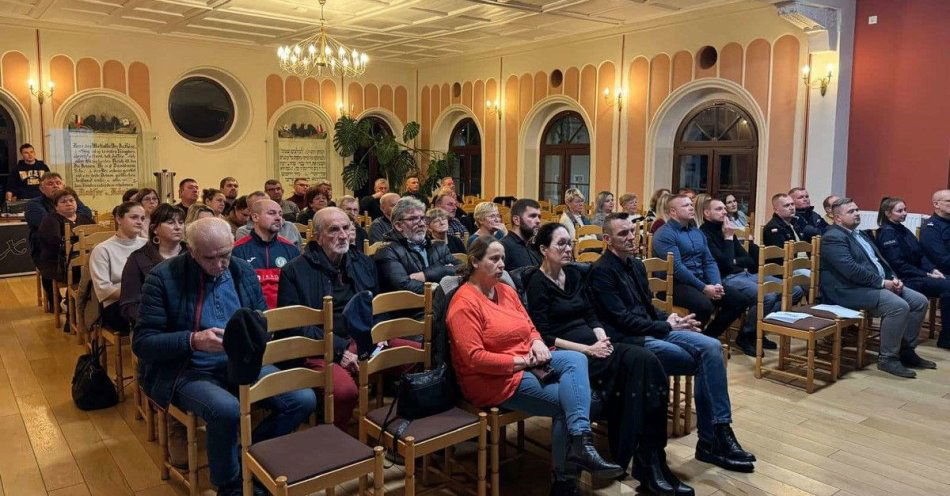 zdjęcie: Debata w Jaraczewie o bezpieczeństwie i cyberzagrożeniach / fot. KPP Jarocin