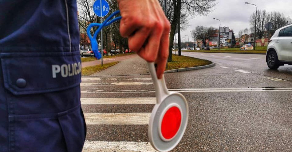 zdjęcie: Na czerwonym i bez uprawnień / fot. KMP Łomża