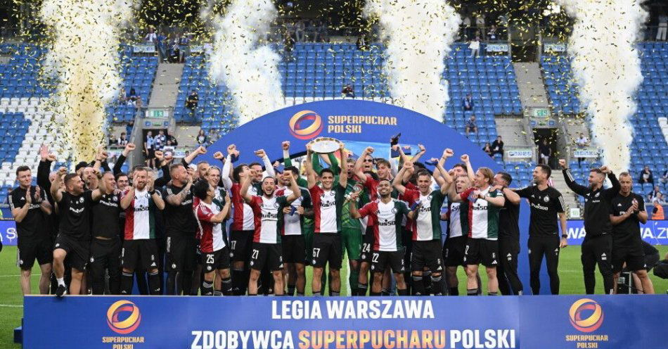 zdjęcie: Piłkarze Legii Warszawa zdobyli Superpuchar Polski / fot. PAP