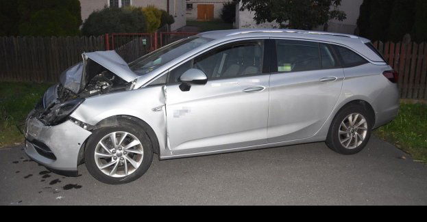 Wyprzedzała na skrzyżowaniu. Doszło do zderzenie