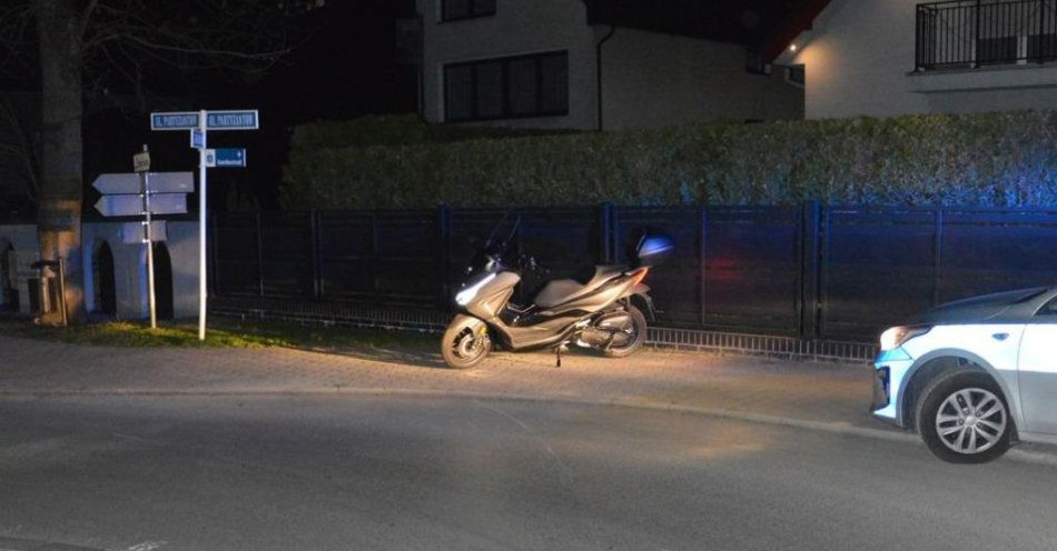 zdjęcie: Kierując skuterem przewrócił się na rondzie. Z obrażeniami ciała trafił do szpitala / fot. KMP Zamość