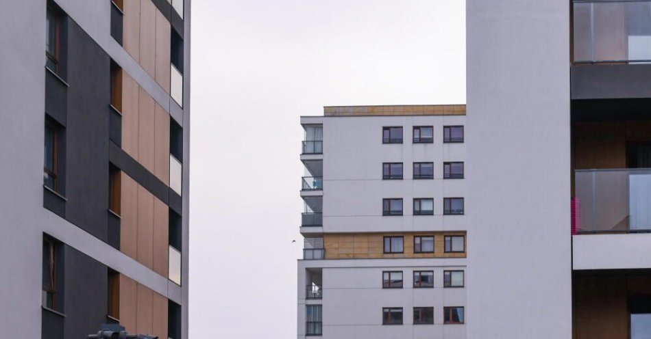 zdjęcie: Podaż nowych mieszkań spada, ale oferta rynkowa rośnie / fot. PAP