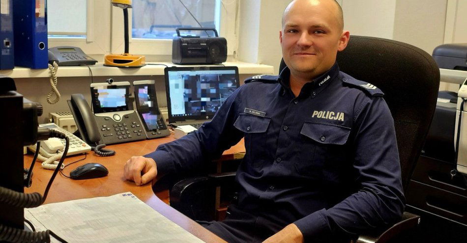 zdjęcie: Zastępca oficera dyżurnego pomógł kobiecie w kryzysie / fot. KPP w Piasecznie