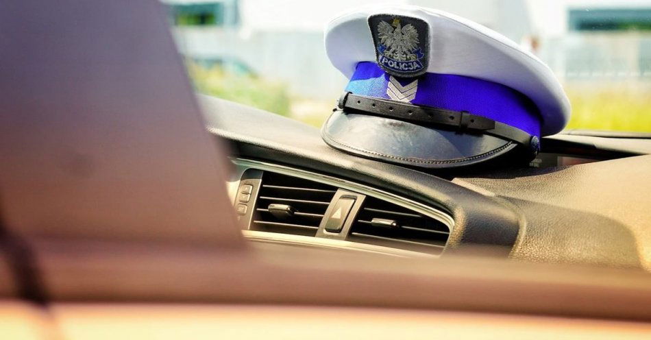 zdjęcie: Służyli radą i pomocą, aby powroty były bezpieczne / fot. KMP Łomża