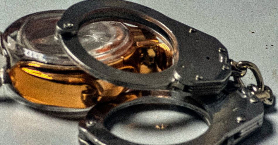 zdjęcie: Odpowiedzą za kradzieże perfum / fot. KPP Augustów