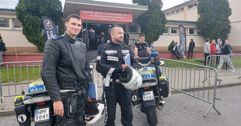 zdjęcie: Policjanci na Dniu Motocykla w Zduńskiej Woli / fot. KPP w Zduńskiej Woli
