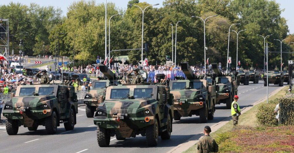 zdjęcie: W całym kraju odbyły się uroczystości z okazji Święta Wojska Polskiego / fot. PAP