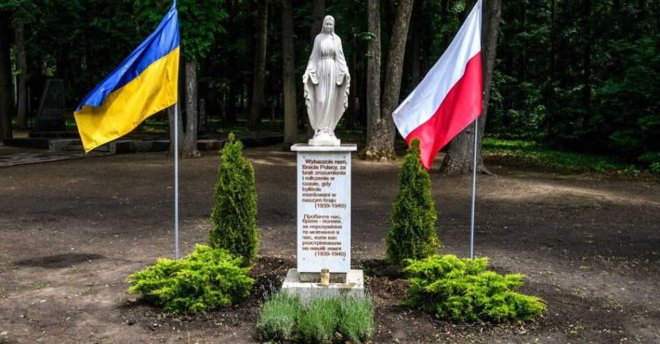 zdjęcie: 17 września pogrzeb piętnastu ofiar zbrodni katyńskiej / fot. PAP