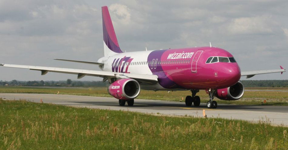 zdjęcie: W związku z eskalacją na Bliskim Wschodzie linia Wizz Air zawiesi loty na trasie Kraków-Abu Zabi / fot. PAP