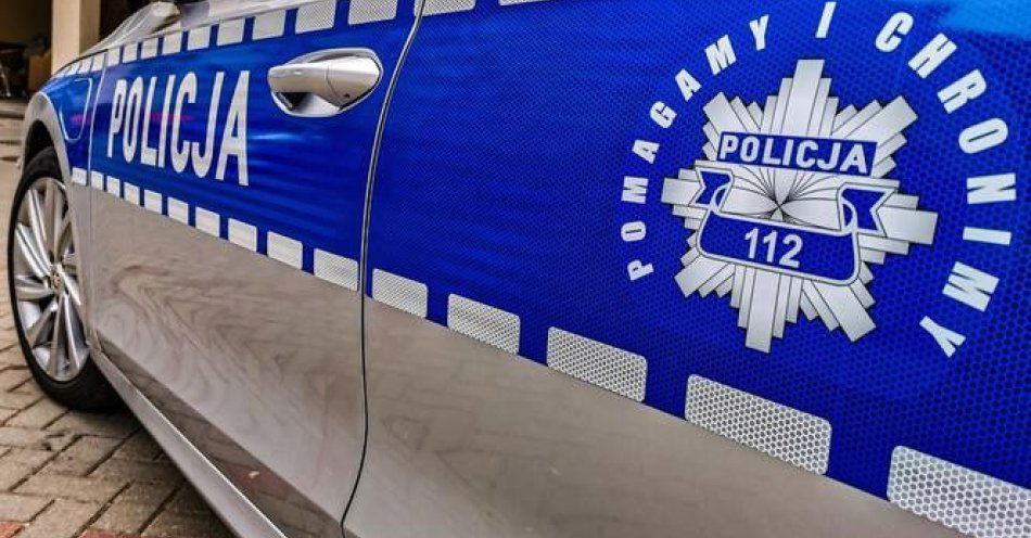 zdjęcie: Policjant uratował mężczyznę na wiadukcie w Krakowie / fot. KMP w Krakowie