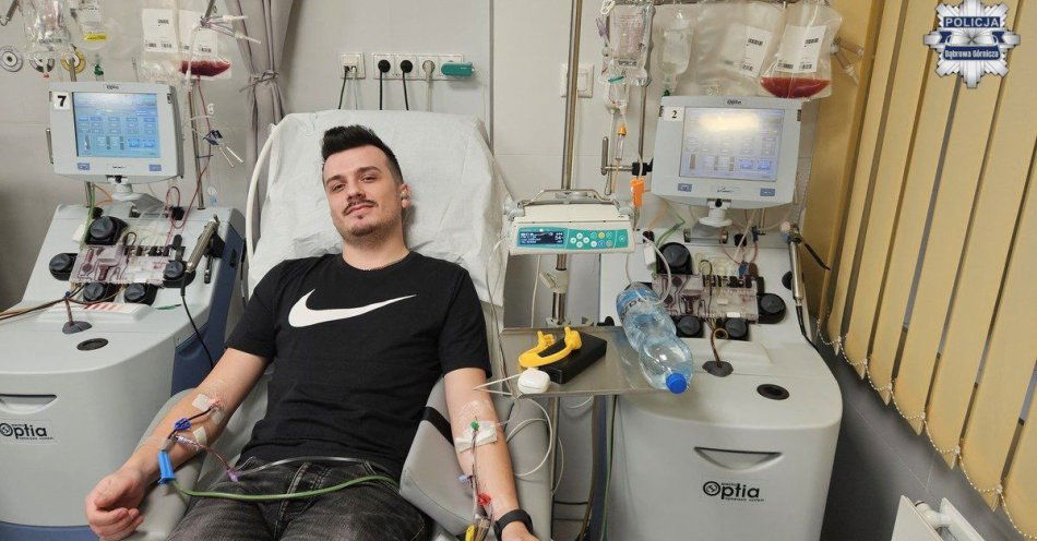 zdjęcie: Policjant z Dąbrowy Górniczej uratował życie oddając szpik / fot. KMP w Dąbrowie Górniczej