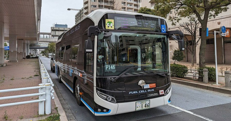 zdjęcie: Autobusy wodorowe wyjadą na ulice Bielska-Białej / Autobus wodorowy – zeroemisyjny pojazd komunikacji miejskiej. Fot. Syced / Wikimedia Commons, CC0