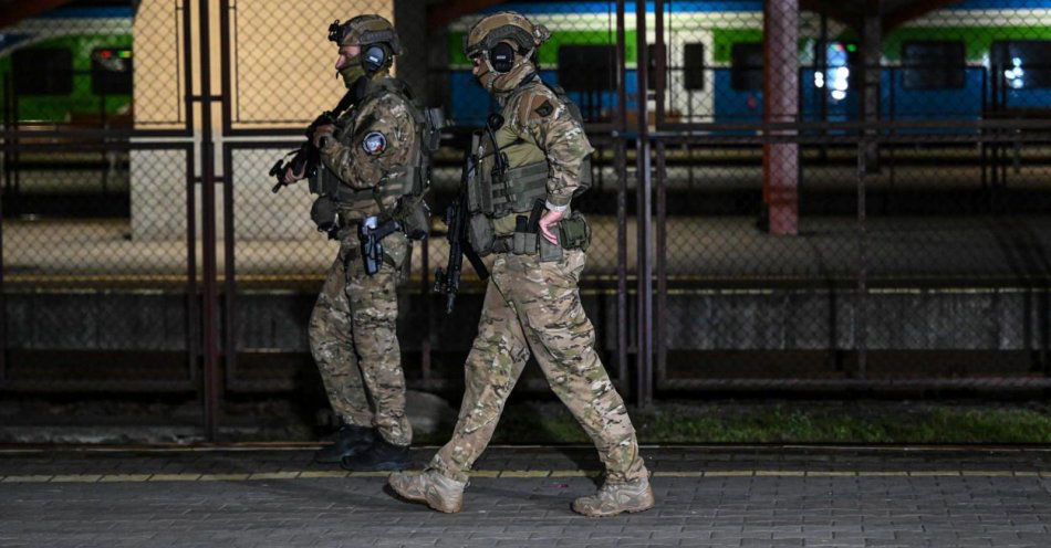 zdjęcie: FBI szkoliło polskich kontrterrorystów, jak w tłumie obezwładnić napastnika strzelającego do ludzi / fot. PAP