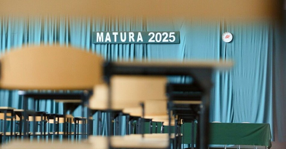 zdjęcie: To najprawdopodobniej maturzysta wykonał zdjęcia arkusza egzaminacyjnego / fot. PAP