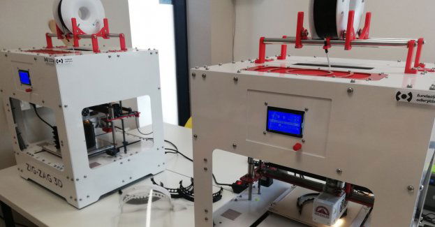 Drukują przyłbice ochronne dla służb medycznych walczących z epidemią