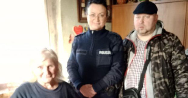 Tuż przed Świętami Bożego Narodzenia w roli „Gwiazdki” wystąpili pracownik Ośrodka Pomocy Społecznej i dzierżoniowscy dzielnicowi.