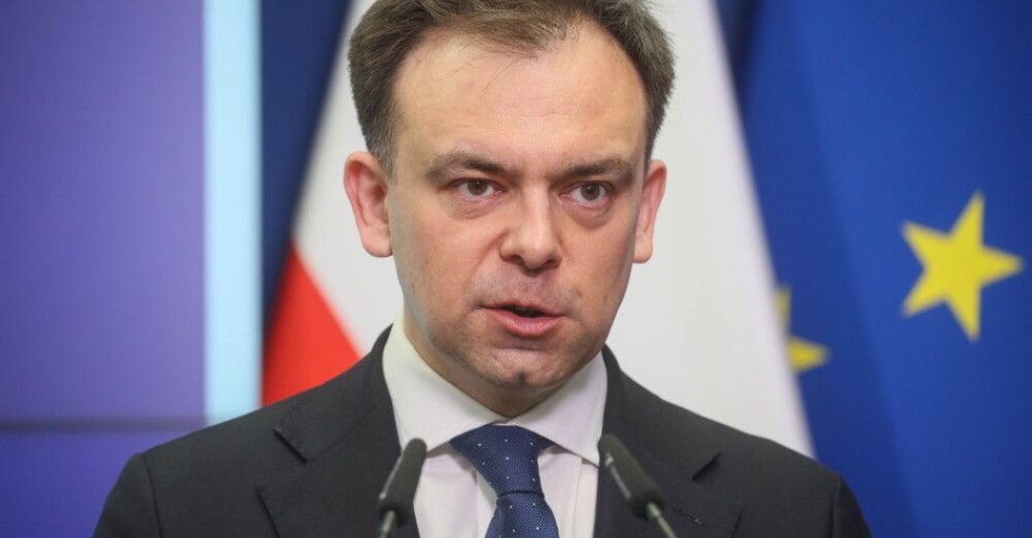 zdjęcie: Domański: mamy liczne przypadki naruszeń i łamania prawa, które miały miejsce również w MZ / Warszawa, 16.03.2026. Minister finansów Andrzej Domański podczas konferencji prasowej w siedzibie Ministerstwa Rozwoju i Technologii w Warszawie, 16 bm. Tematem konferencji była strategia mieszkaniowa rządu. (aldg) PAP/Leszek Szymański