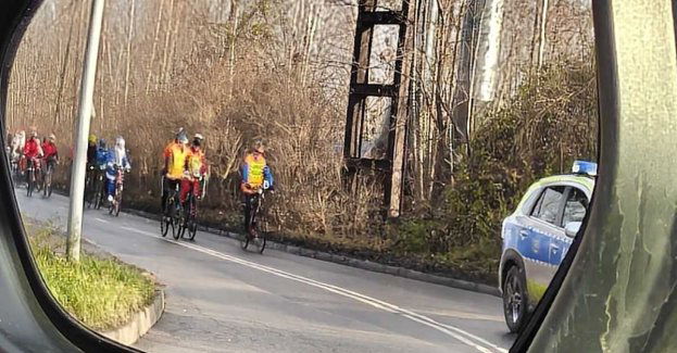 Uśmiechy i bezpieczeństwo podczas Parady Mikołajów na Rowerach