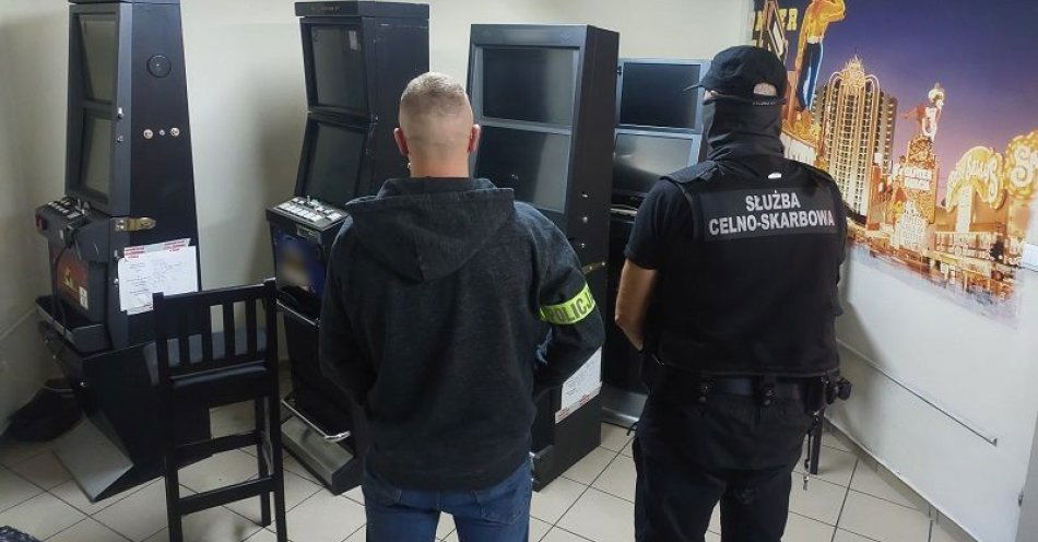 zdjęcie: Policjanci i KAS zabezpieczyli automaty o wartości 50 tysięcy złotych / fot. KPP w Tczewie
