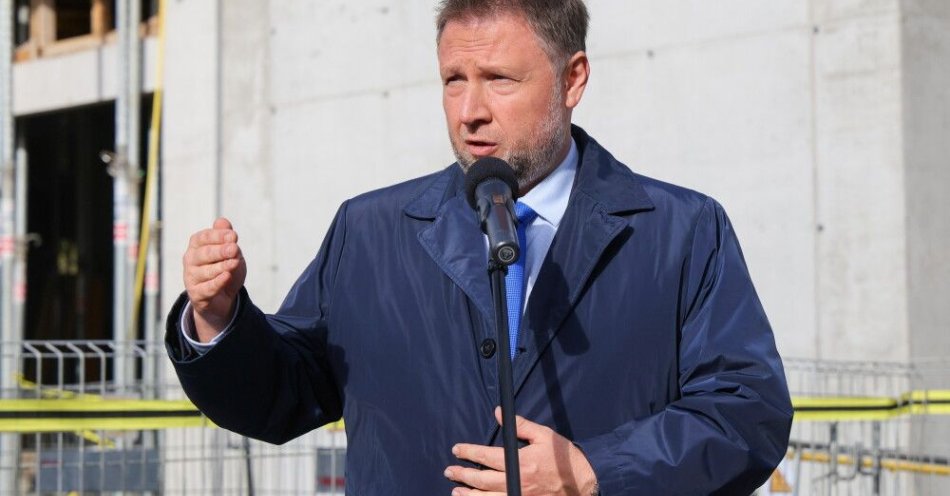 zdjęcie: Kierwiński: będziemy proponować zmiany w zasadach przyznawania polskiego obywatelstwa / Warszawa, 06.10.2025. Minister spraw wewnętrznych i administracji Marcin Kierwiński na konferencji prasowej przed podpisaniem aktu erekcyjnego i wmurowania kamienia węgielnego w Państwowym Instytucie Medyczny MSWiA w Warszawie, 6 bm. Wydarzenie jest związane z rozbudową Państwowego Instytutu Medycznego MSWiA przy ul. Wołoskiej. (aldg) PAP/Paweł Supernak