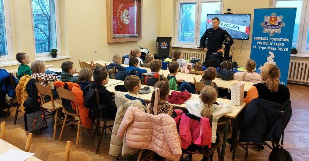 Przedszkolaki z jesienną wizytą w komendzie