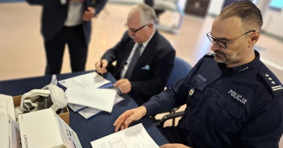 zdjęcie: Nowy sprzęt VR i symulatory dla policji w Grajewie / fot. KPP Grajewo