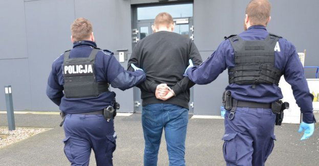 Zatrzymali dwóch mężczyzn, którzy odpowiedzą za zniszczenie mienia. Jeden miał przy sobie narkotyki, drugi był poszukiwany