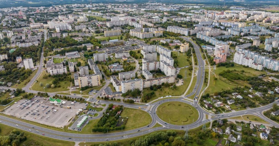 zdjęcie: Nowe rondo w Dąbrówce Małej poprawi płynność ruchu i bezpieczeństwo. MZUiM rozpoczął również wymianę nawierzchni na DTŚ / v13678390