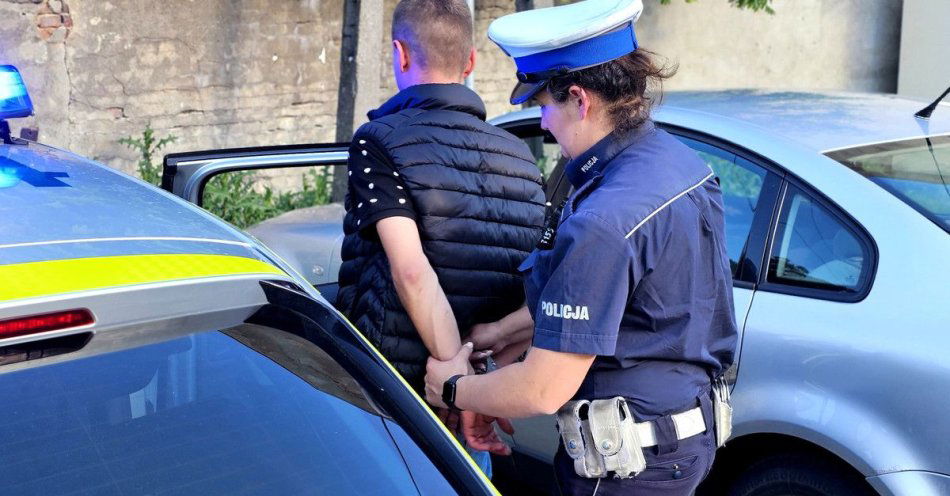 zdjęcie: Nietrzeźwy kierowca i poszukiwany pasażer zatrzymani na placu Kościuszki / fot. KMP w Piotrkowie Trybunalskim