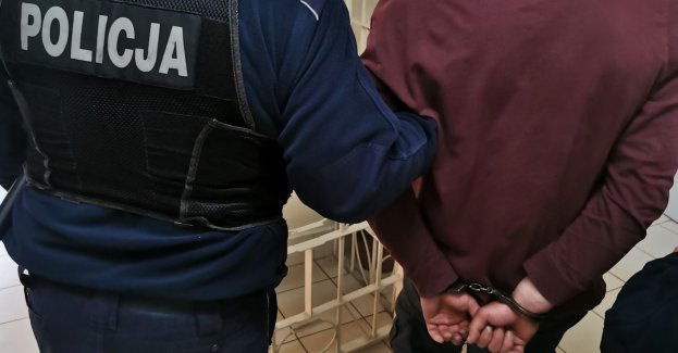 Areszt dla 28-latka, który ukradł whiskey i groził ochroniarzowi przedmiotem przypominającym broń