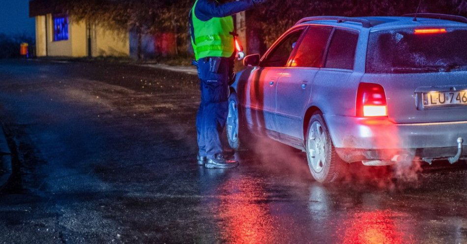 zdjęcie: Powinno trwać tyle, ile trzeba; od tego zależy nasze bezpieczeństwo / fot. PAP