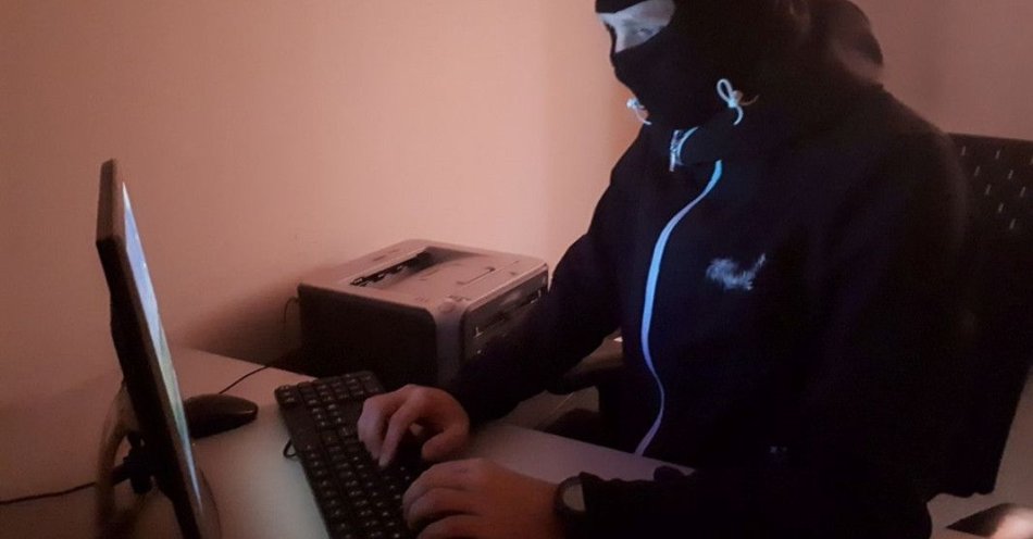 zdjęcie: Oszustwa inwestycyjne. Senior z powiatu stracił 90 tys. zł / fot. KPP Świebodzin